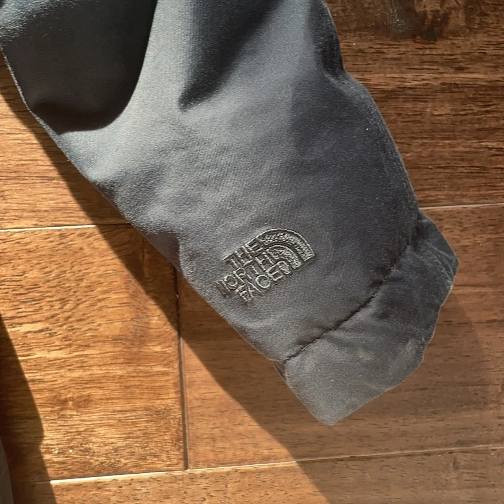 The North Face long parka jacket with fur trim on the hood - Picture 3 of 4